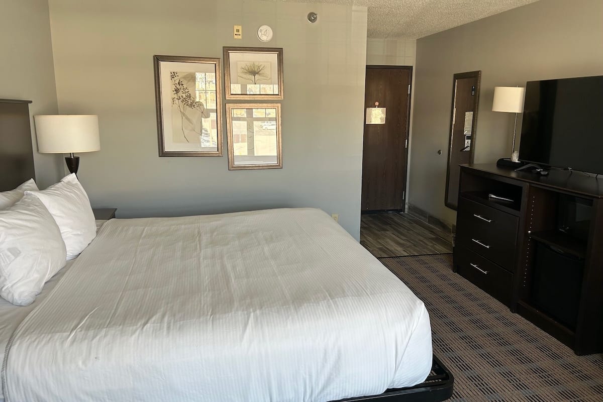 down duvets, individually decorated, individually furnished, desk