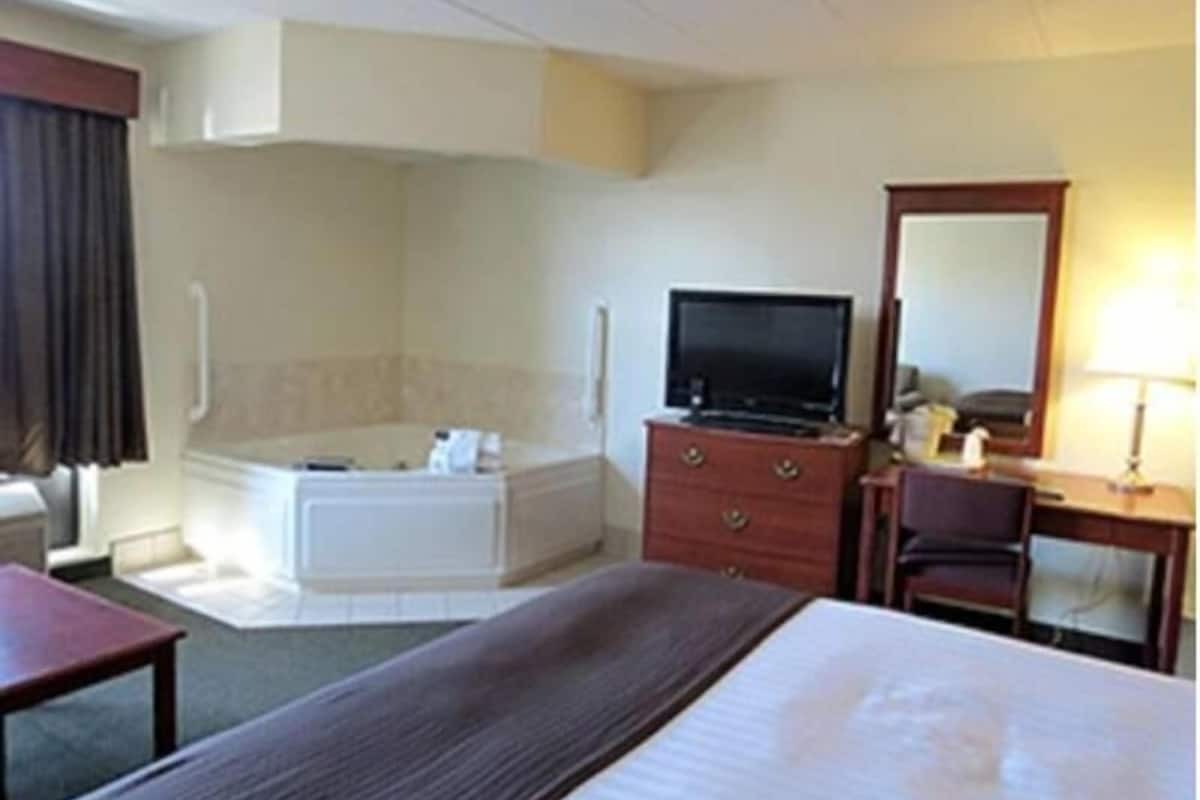 Down comforters, individually decorated, individually furnished, desk