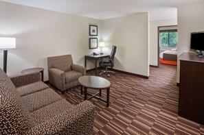 Deluxe Suite, 1 King Bed, Non Smoking | Desk, iron/ironing board, free cribs/infant beds, rollaway beds