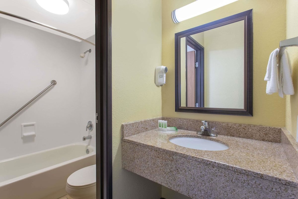 Bathroom | Free toiletries, hair dryer, towels, soap
