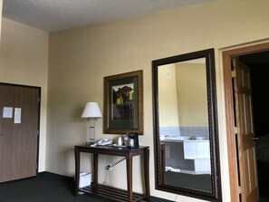Suite, 1 King Bed, Non Smoking (One-Bedroom Suite)