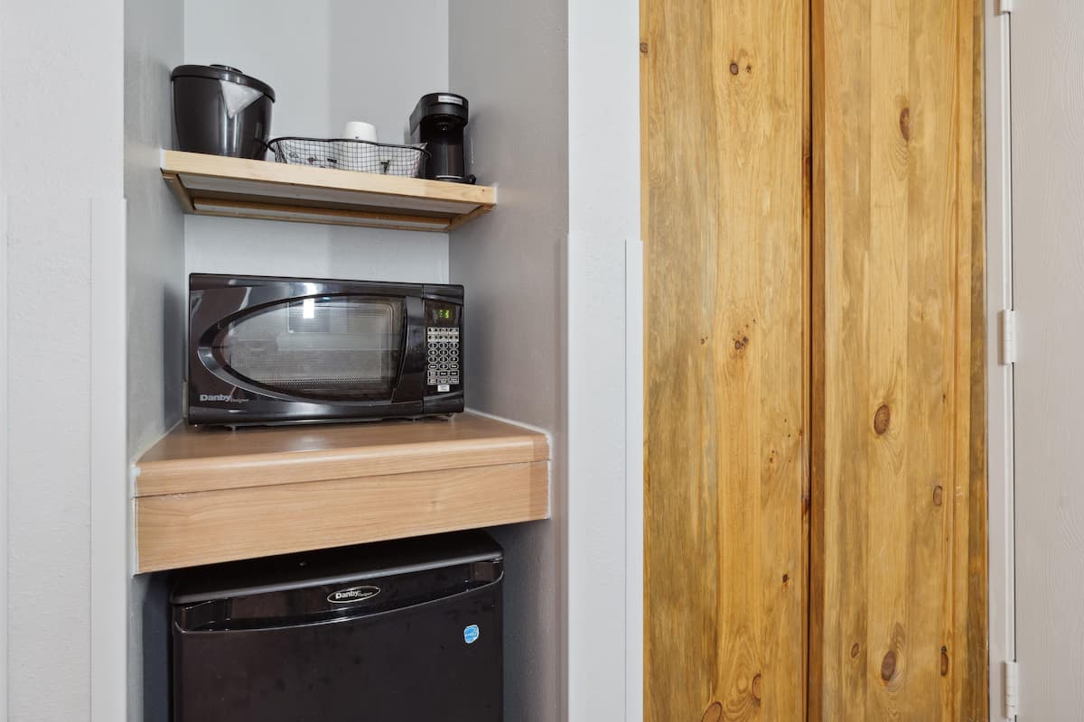 desk, iron/ironing board, cots/infant beds, rollaway beds