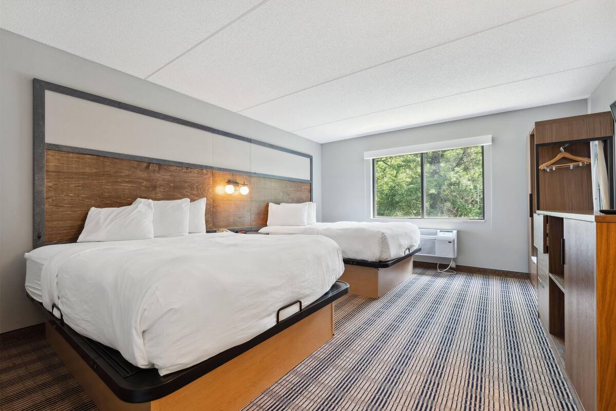 desk, iron/ironing board, cots/infant beds, rollaway beds