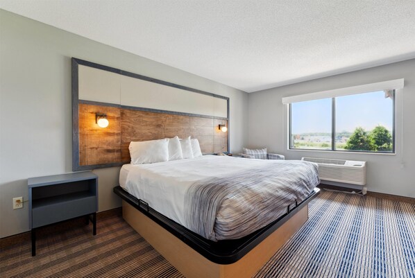 Desk, iron/ironing board, cribs/infant beds, rollaway beds - AmericInn by Wyndham Wisconsin Dells (Wisconsin Dells)