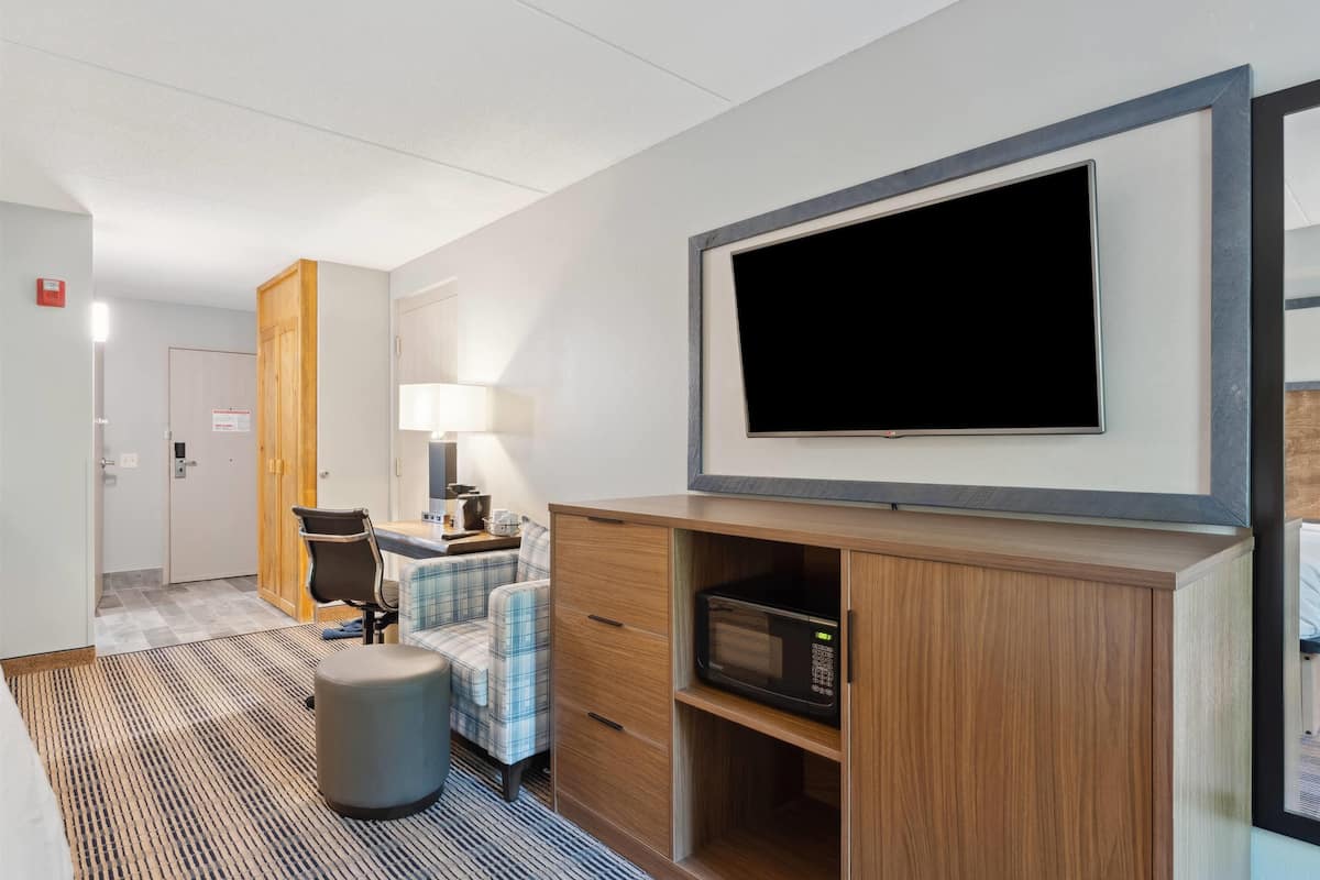 desk, iron/ironing board, cots/infant beds, rollaway beds