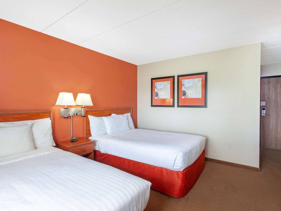 Työpöytä, silitysrauta/-lauta, ilmainen Wi-Fi, vuodevaatteet