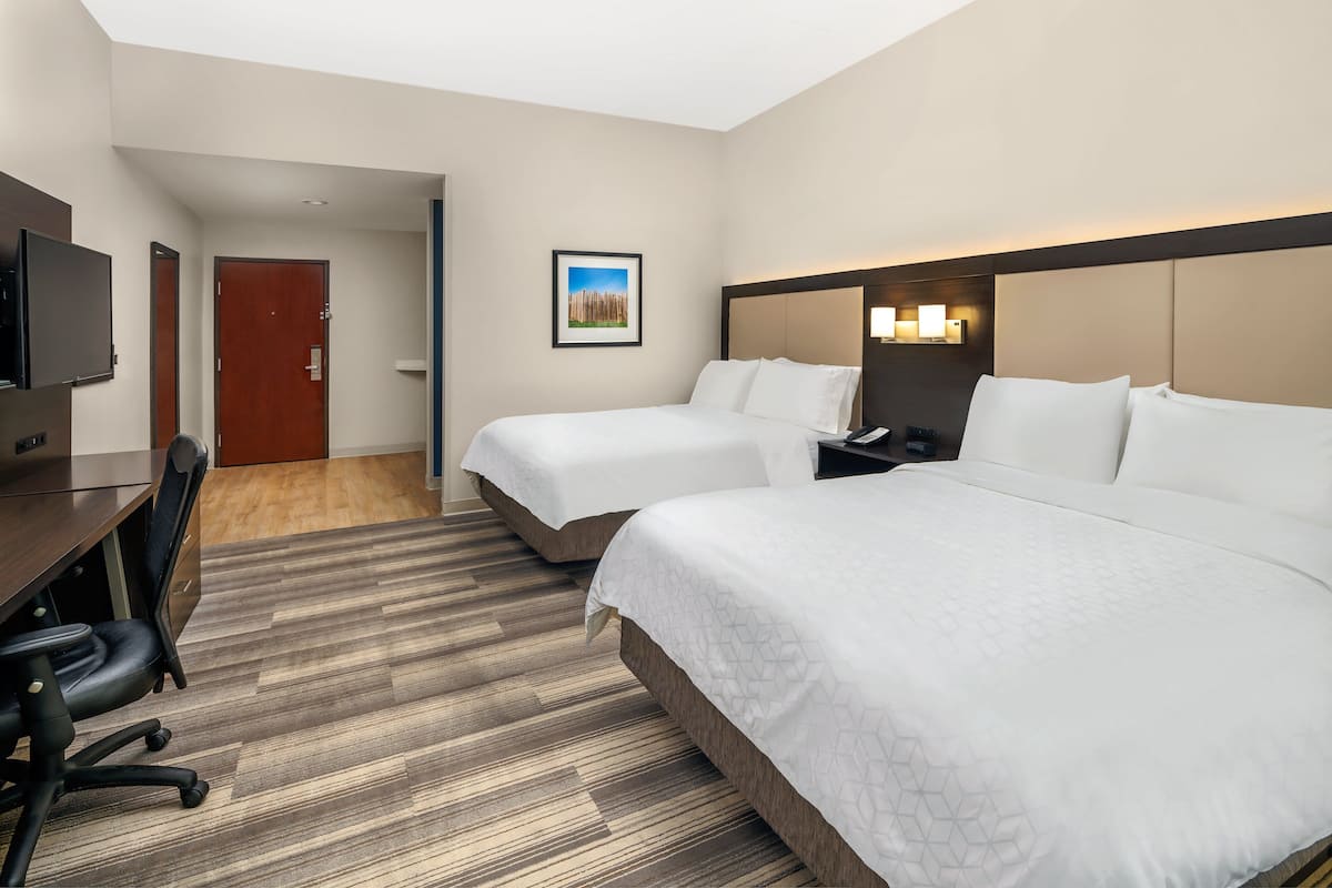 Hypo-allergenic bedding, in-room safe, desk, laptop workspace