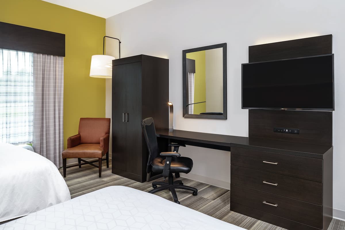 Hypo-allergenic bedding, in-room safe, desk, laptop workspace