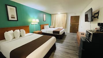 Standard-Doppelzimmer, 2 Doppelbetten | Bügeleisen/Bügelbrett, kostenloses WLAN, Bettwäsche