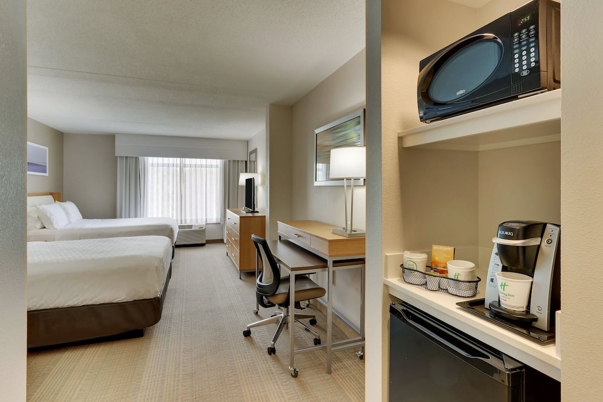 premium bedding, in-room safe, desk, laptop workspace