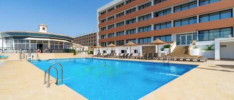 Außenpool, Liegestühle