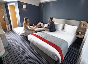 Phòng Tiêu chuẩn, 1 giường đôi và sofa giường | 1 phòng ngủ, két bảo mật tại phòng, bàn, màn/rèm cản sáng