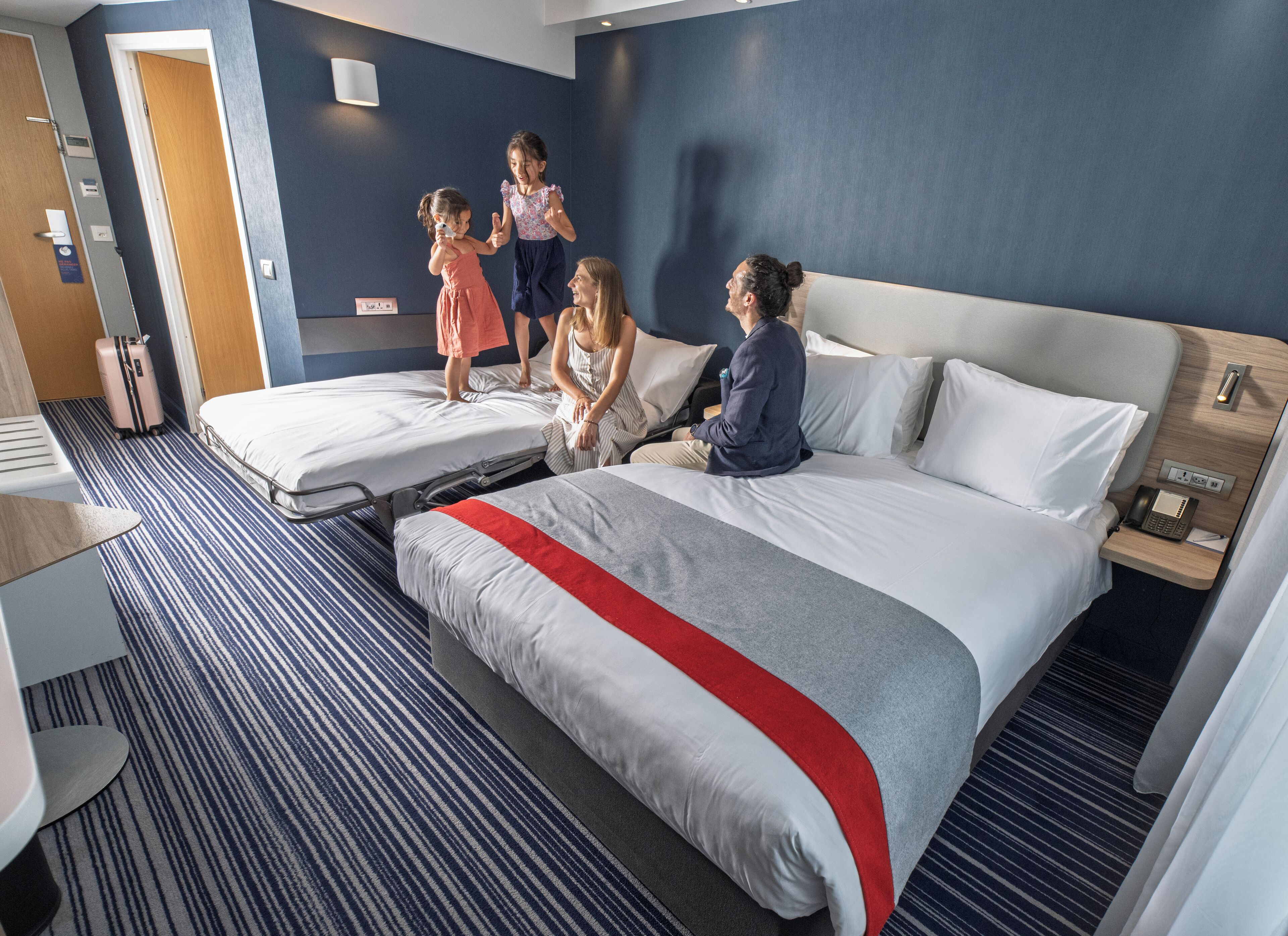 standard room, 1 double bed with sofa bed | 1 bedroom, in-room safe, desk, blackout curtains