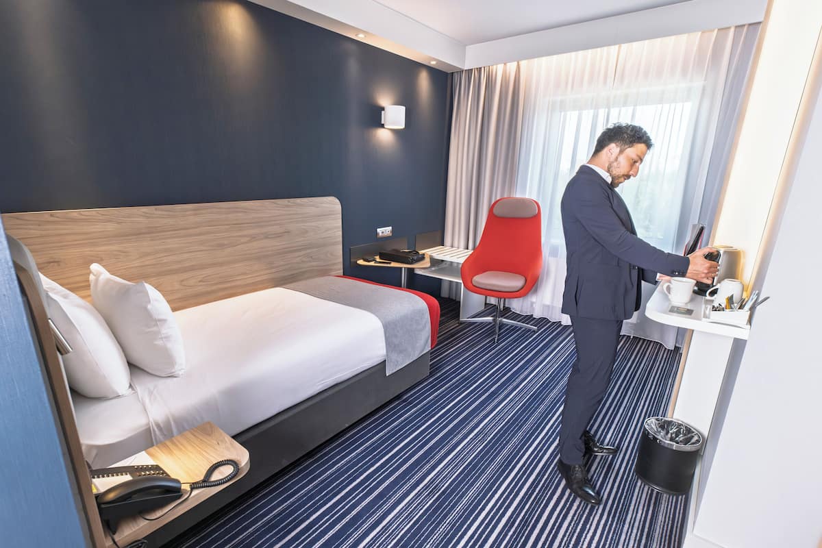 Phòng Tiêu chuẩn, 1 giường đơn | 1 phòng ngủ, két bảo mật tại phòng, bàn, màn/rèm cản sáng