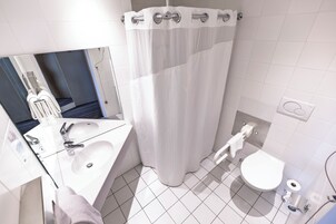Standard Room, 1 Double Bed, Accessible | Bathroom | Shower, free toiletries, hair dryer, towels