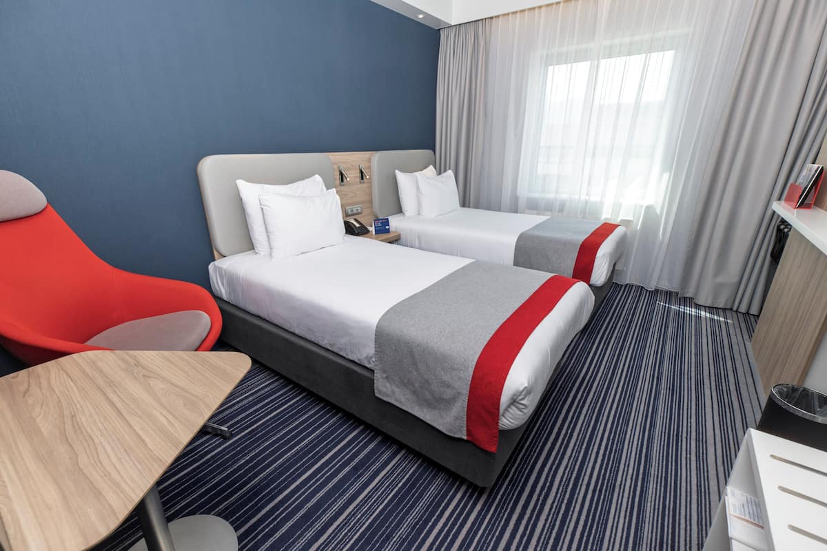 Standard Room, 2 Twin Beds | In-room safe, desk, blackout drapes, soundproofing