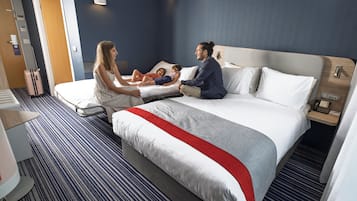 Standardzimmer, 1 Doppelbett und Schlafsofa | Zimmersafe, Schreibtisch, Verdunkelungsvorhänge, schallisolierte Zimmer