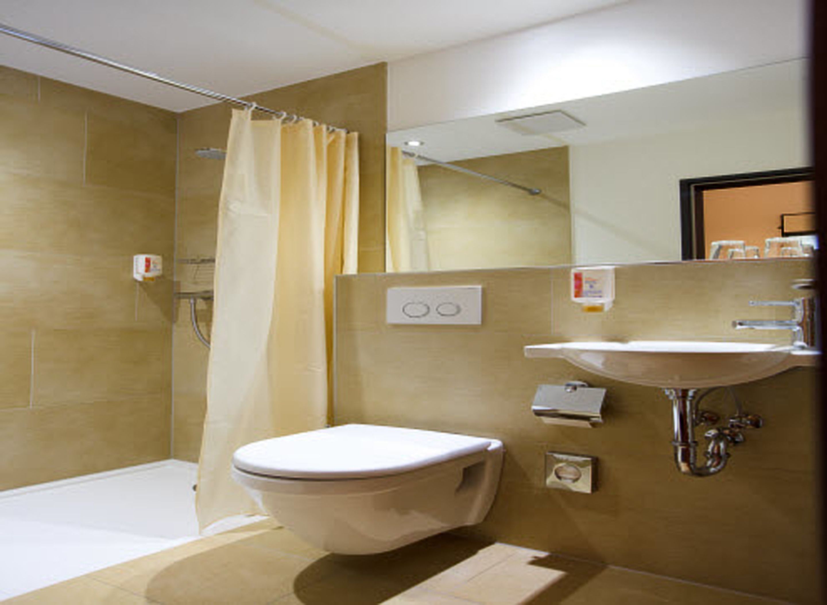 budget room | bathroom | shower, free toiletries, hair dryer, towels