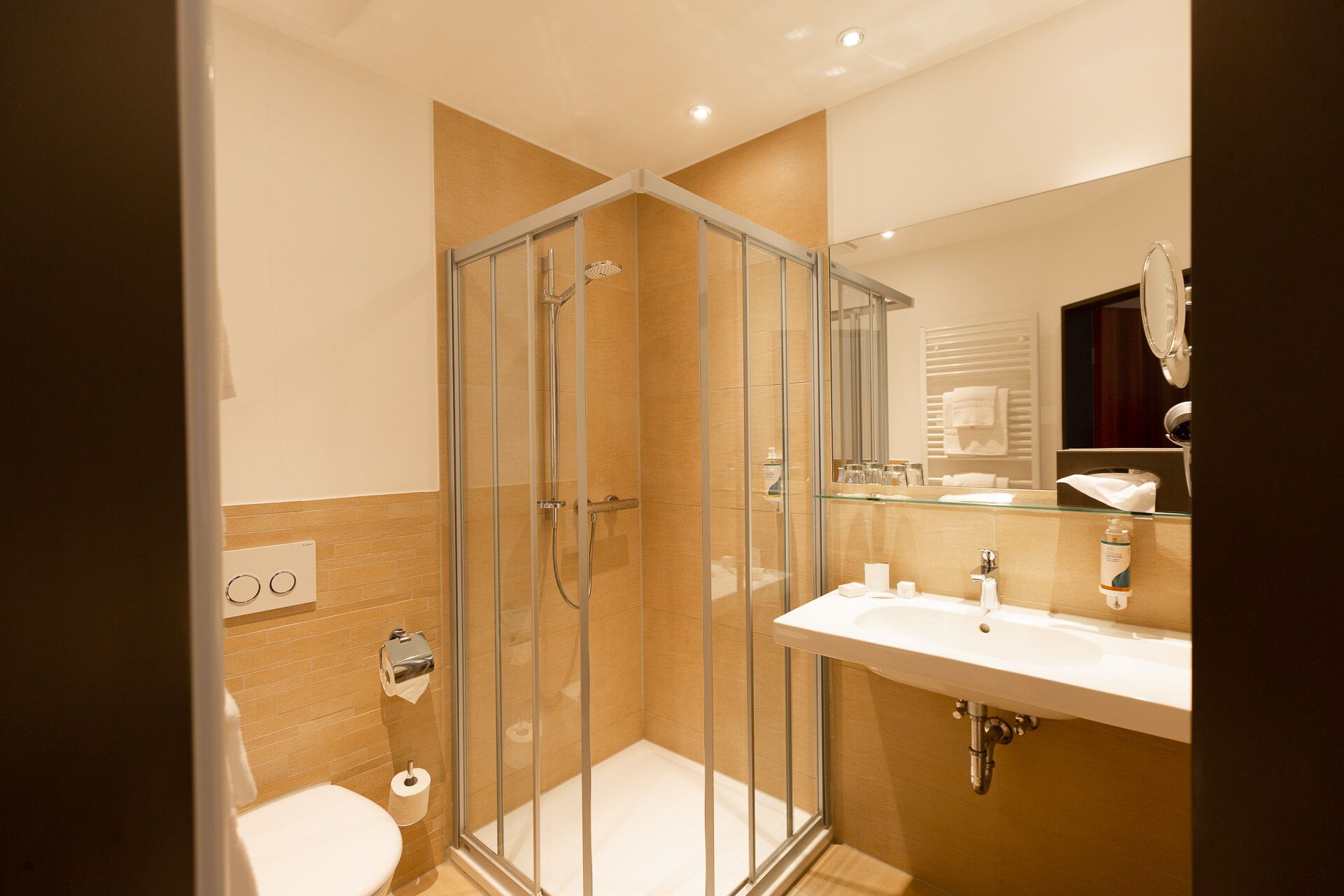 comfort plus room | bathroom | shower, free toiletries, hair dryer, towels