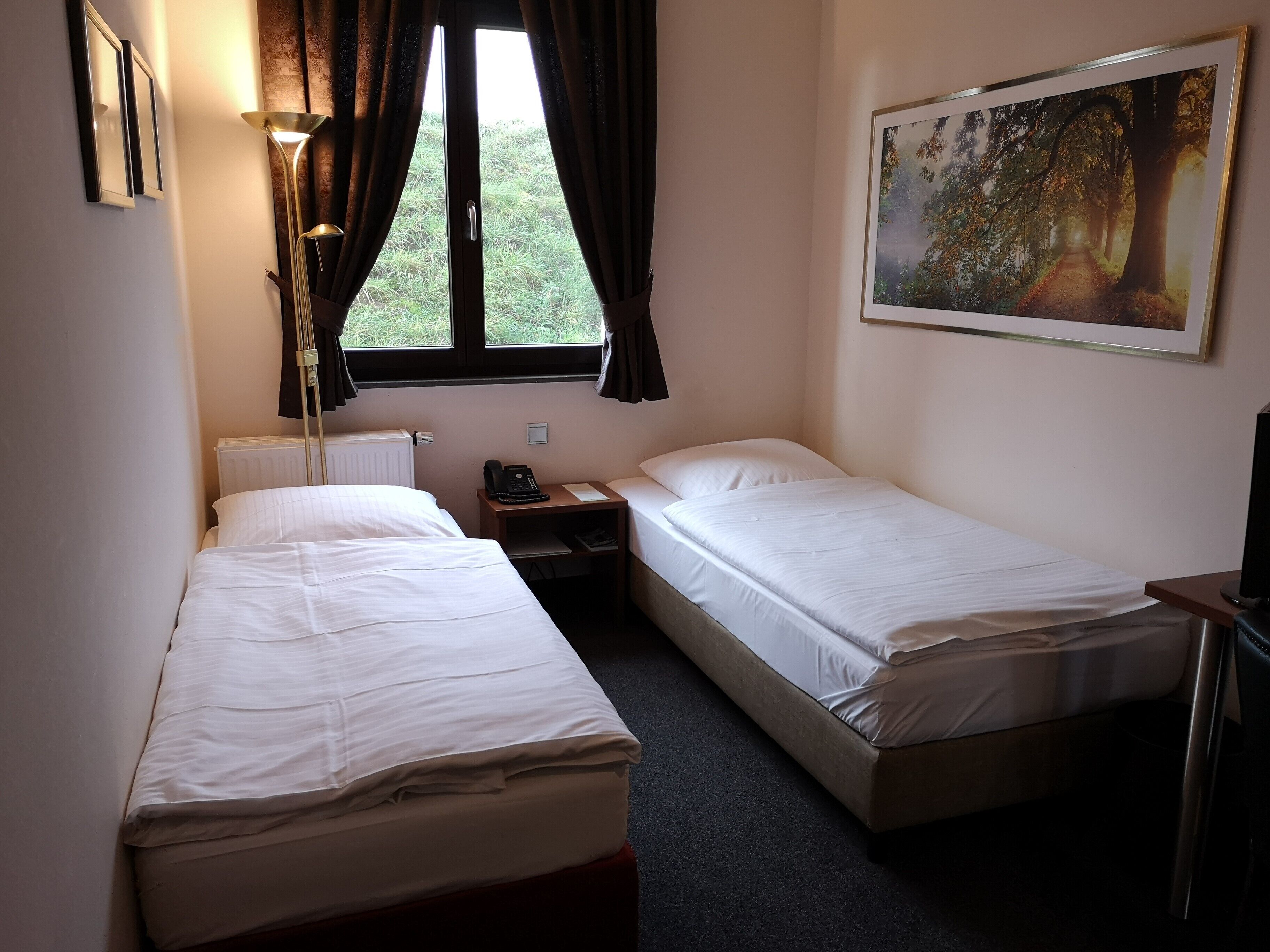 budget room | premium bedding, minibar, in-room safe, desk