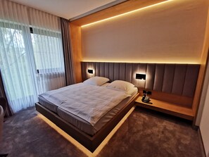 Habitación Confort | Ropa de cama de alta calidad, minibar, caja fuerte y escritorio