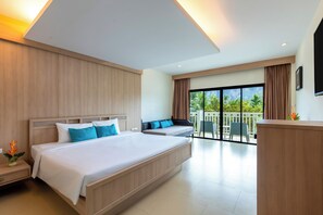 Minibar, safe på rommet, skrivebord og blendingsgardiner