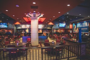 3 restaurants, breakfast, lunch, dinner served; American cuisine 