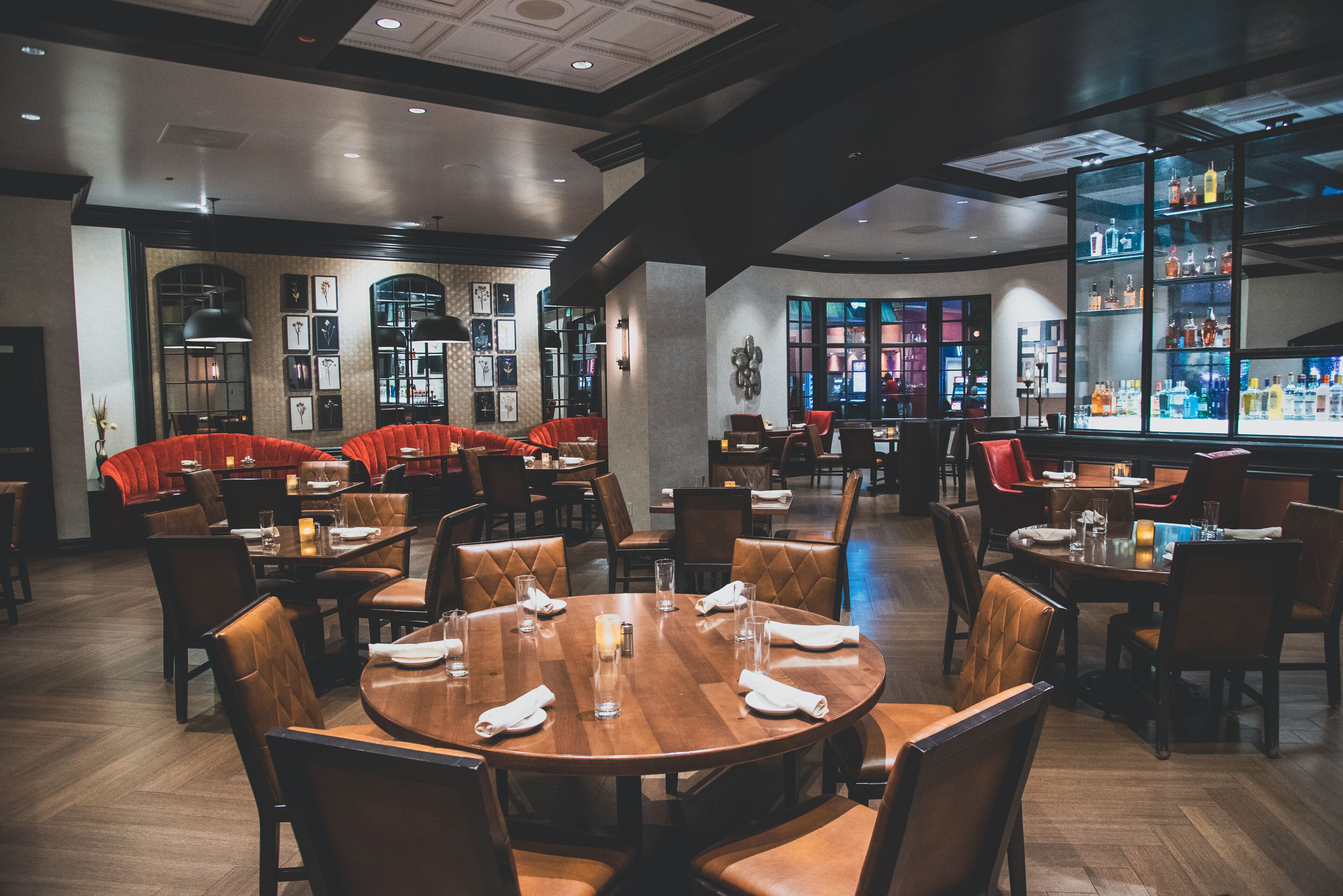 3 restaurants, breakfast, lunch, dinner served; american cuisine