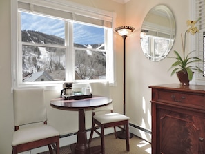 Chambre Premium, 1 grand lit et 1 canapé-lit | Coin séjour