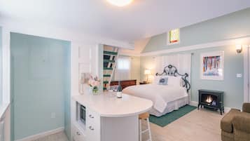 Cottage | Down comforters, desk, iron/ironing board, free cribs/infant beds