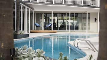 Outdoor pool, free pool cabanas, pool umbrellas