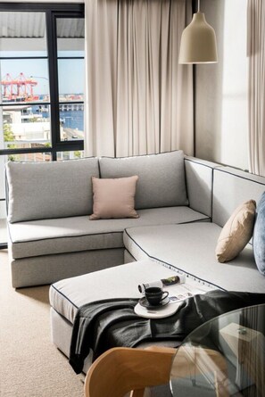 River Suite | Living area | 32-inch TV with cable channels, pay movies - Tradewinds Hotel Fremantle (East Fremantle)