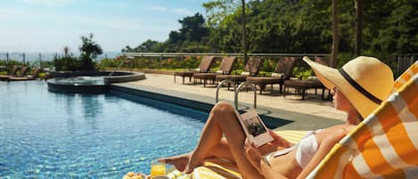 Piscine extérieure, accÚs possible de 7 h à 19 h, parasols