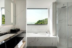 Room, 1 King Bed, Oceanfront | Bathroom - Le Méridien Hong Kong, Cyberport (Hong Kong)