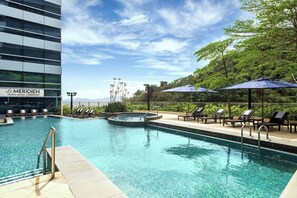 Outdoor pool, open 8:00 AM to 6:00 PM, pool umbrellas, sun loungers - Le Méridien Hong Kong, Cyberport (Hong Kong)
