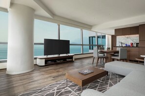 Suite, 1 King Bed | Living room