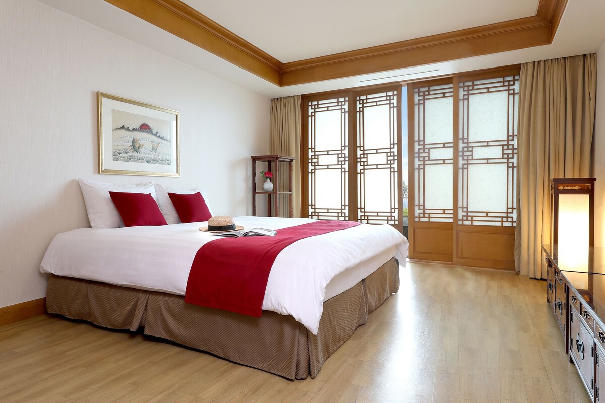 Roupas de cama premium, frigobar (abastecido com alguns itens grátis)