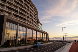 Vista frontal de la propiedad