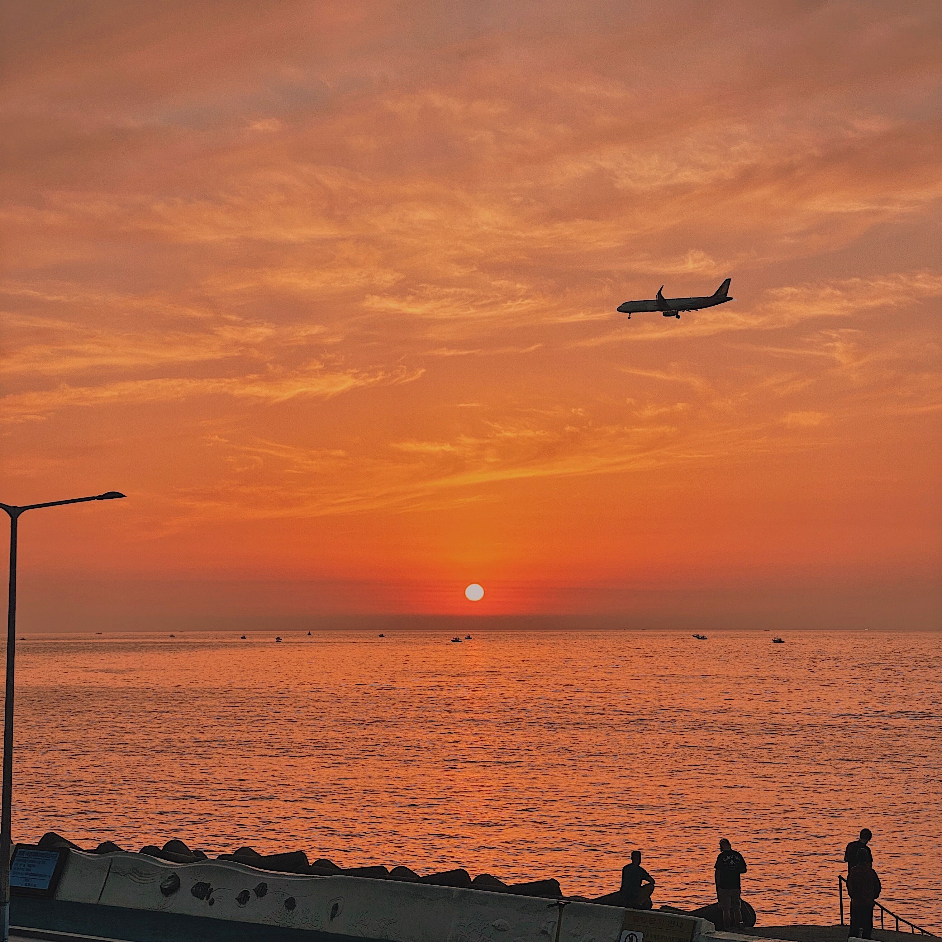 [private seaside walk/netflix/2 americano/2 pm check-out] deluxe twin, ocean view | premium bedding, free minibar items, in-room safe, soundproofing