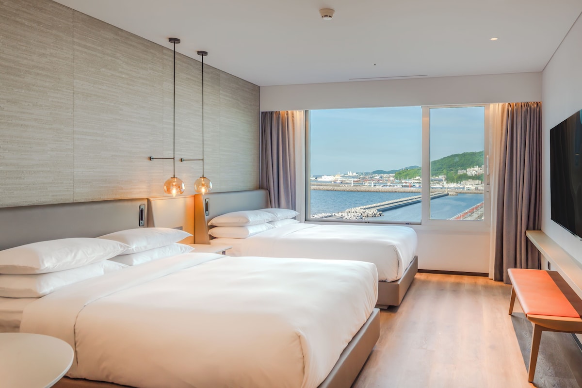 Ropa de cama de alta calidad y artículos del minibar gratis