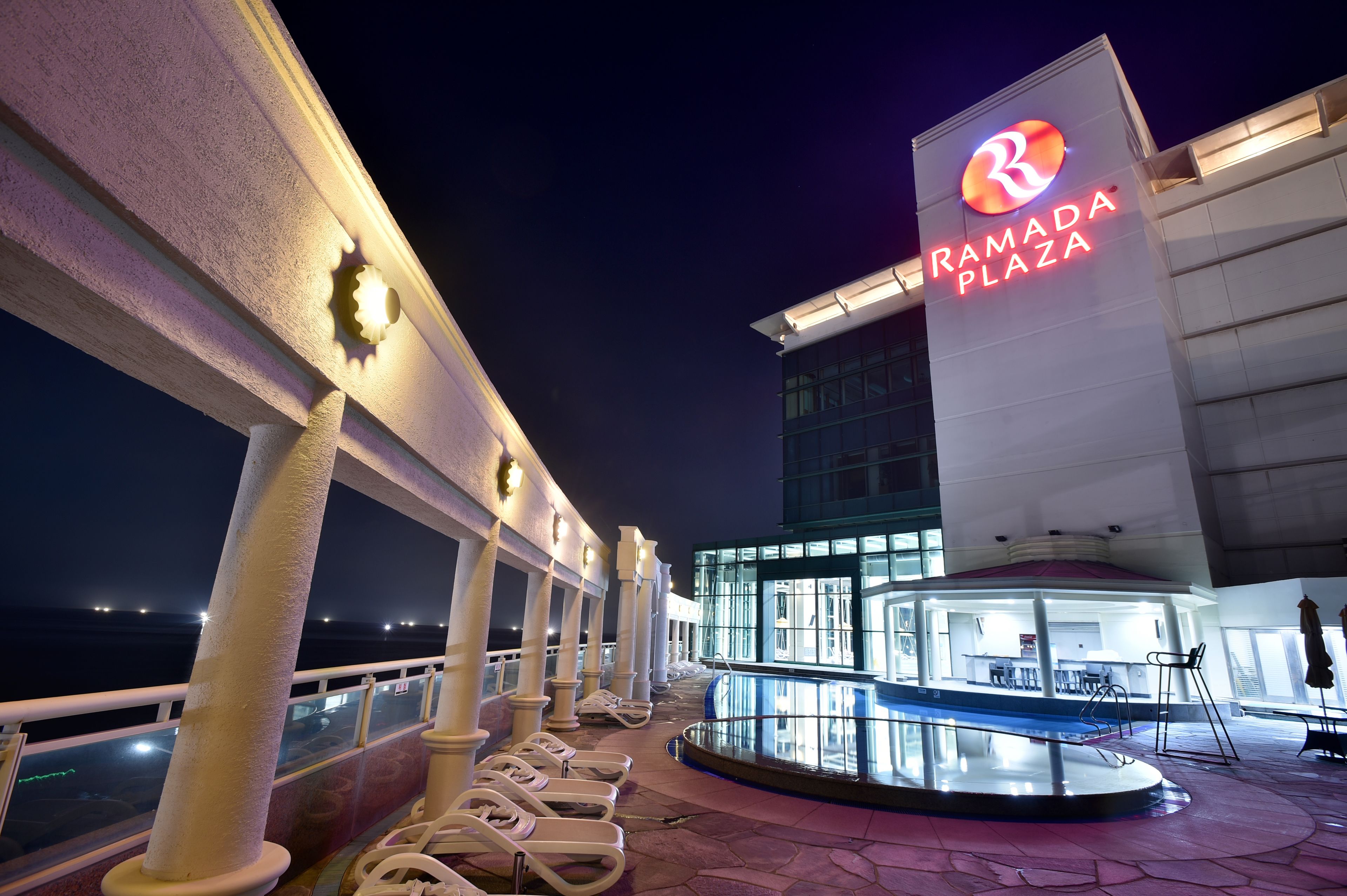 ondol golden, partial ocean view | premium bedding, free minibar items, in-room safe, soundproofing