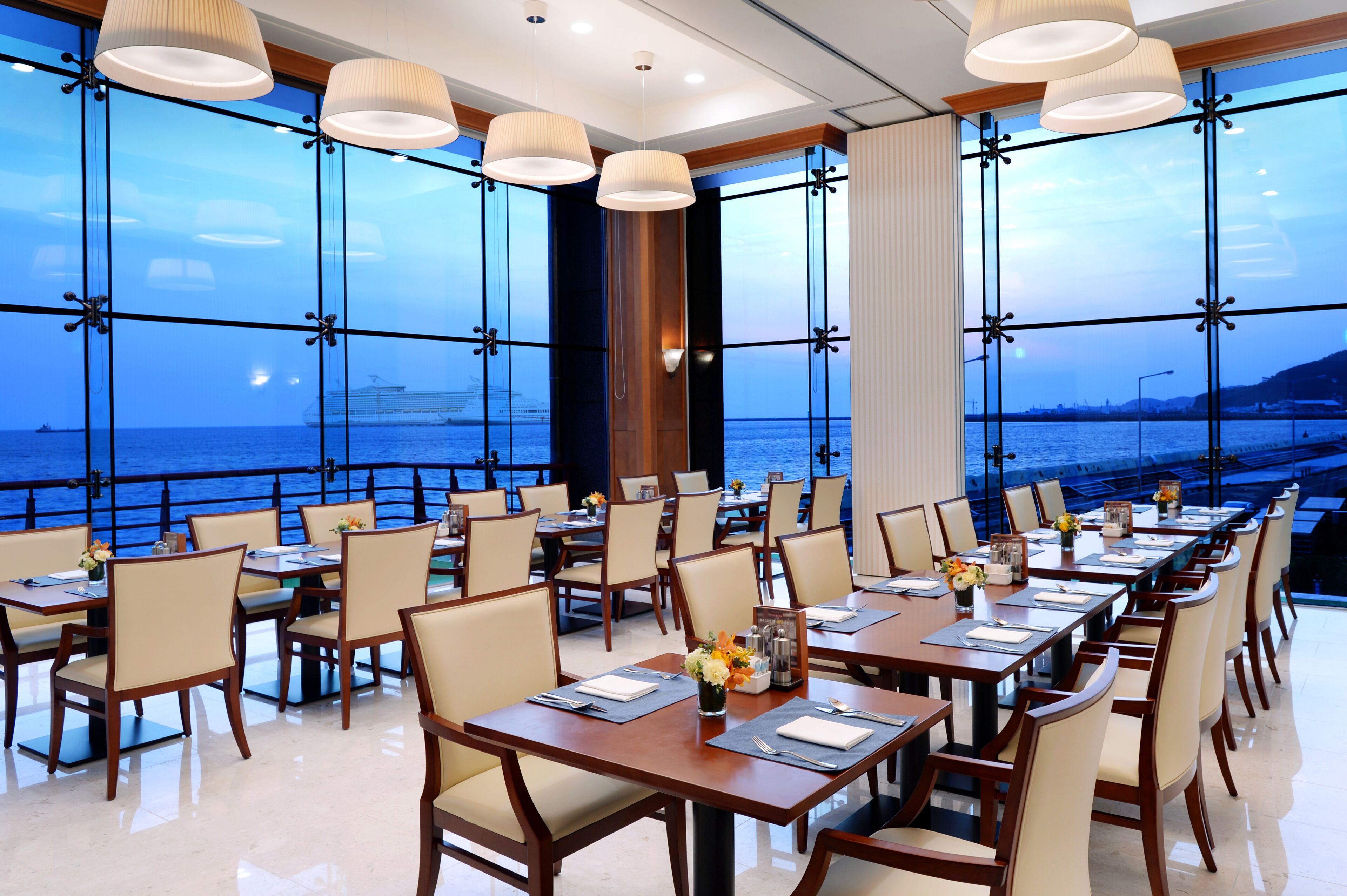 premium bedding, free minibar items, in-room safe, soundproofing