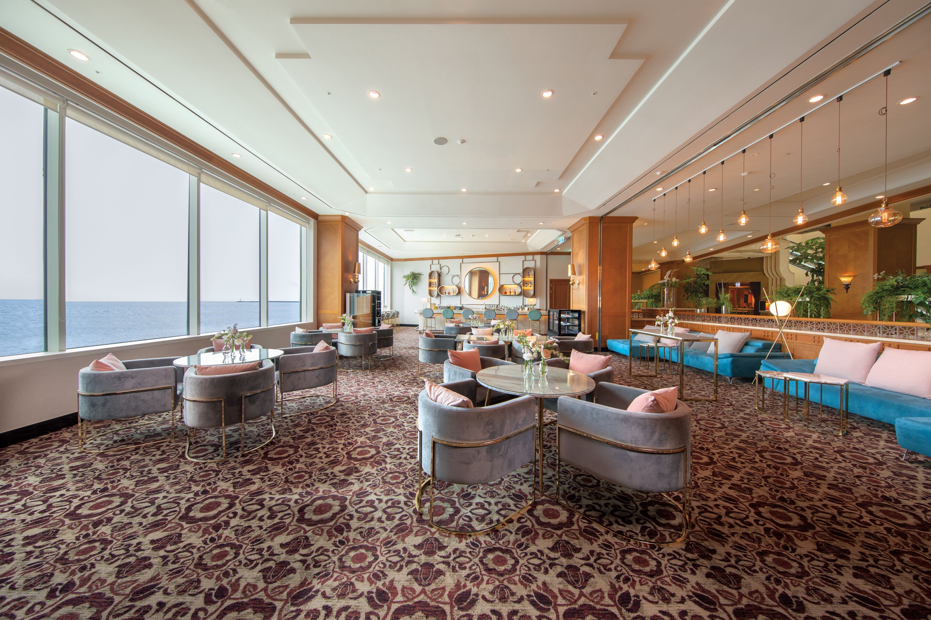 premium bedding, free minibar items, in-room safe, soundproofing