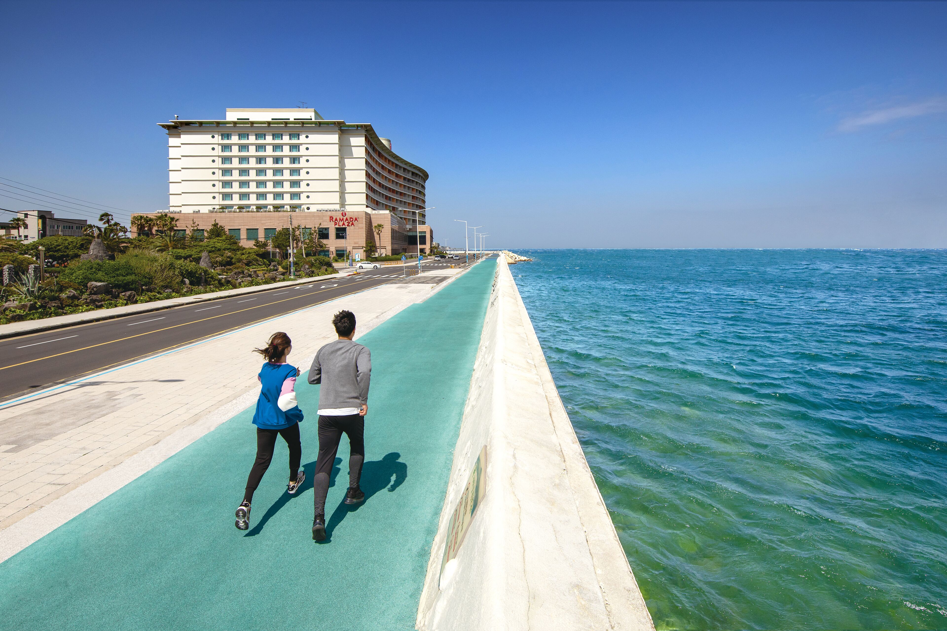 premium bedding, free minibar items, in-room safe, soundproofing