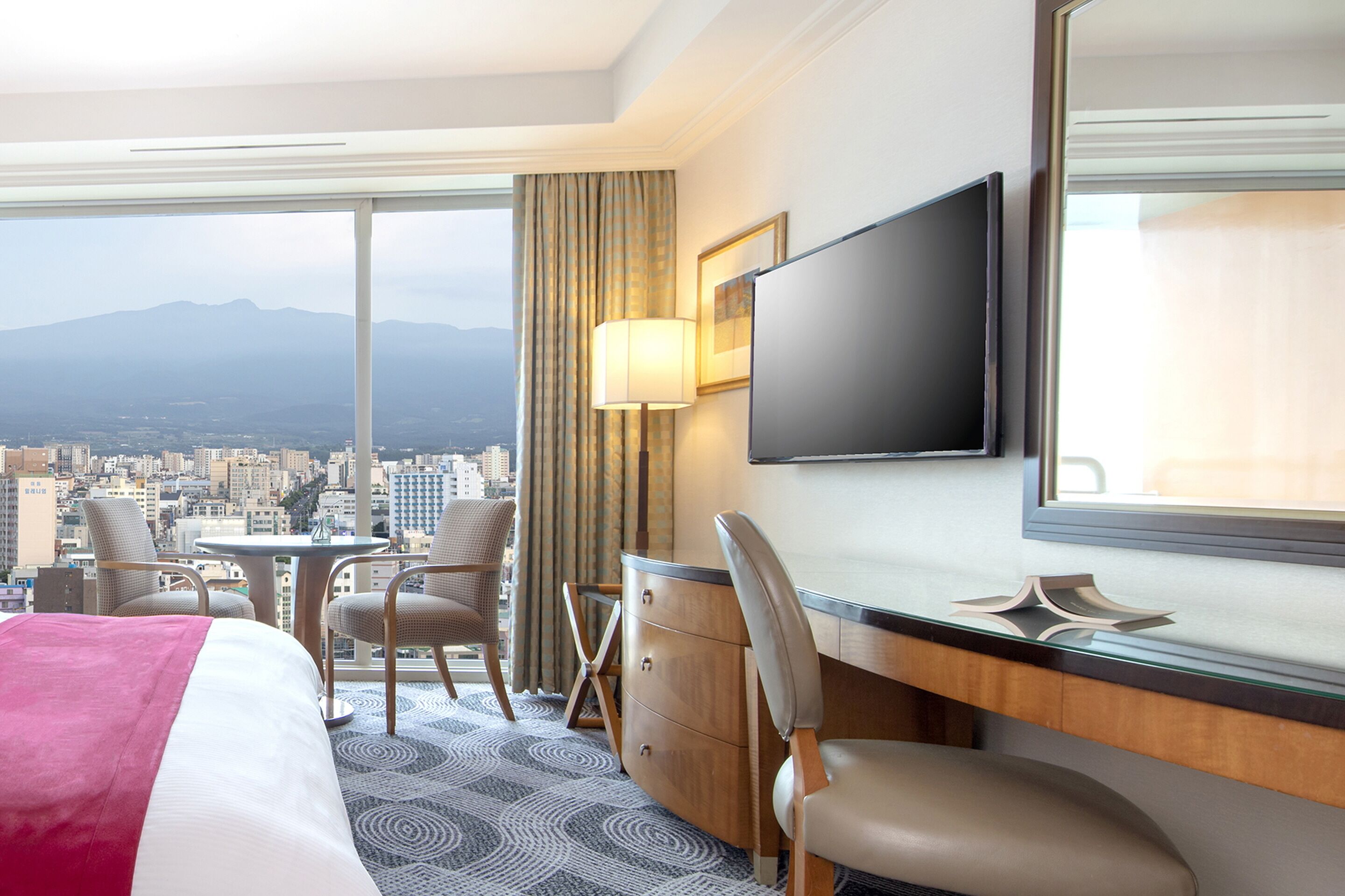 premium bedding, free minibar items, in-room safe, soundproofing