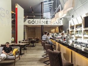 Bar (on property) - Novotel Mechelen Centrum (Mechelen)
