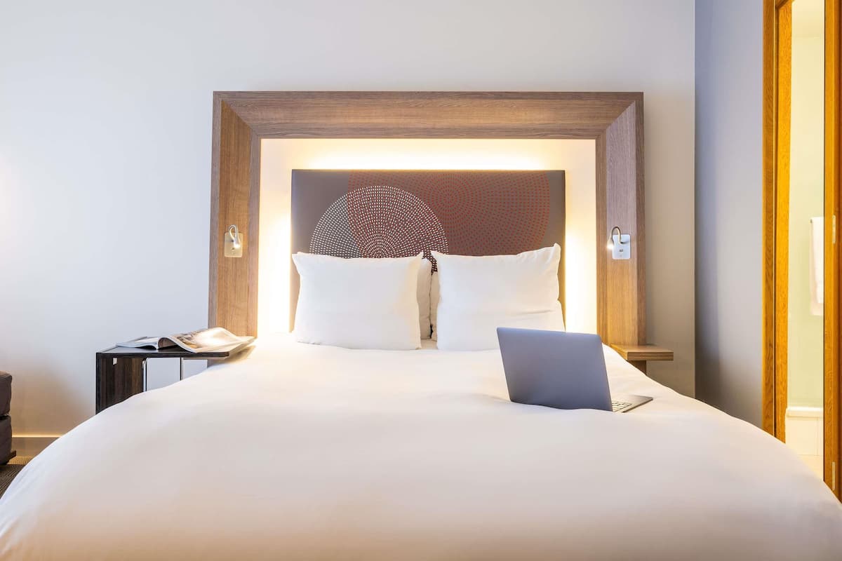 In-room safe, desk, blackout drapes, soundproofing