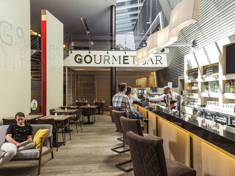 Serveert lunch, diner en brunch