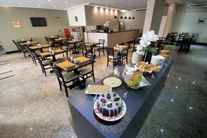 Se sirven desayunos, almuerzos y cenas