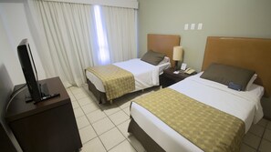 Minibar, in-room safe, desk, blackout drapes - Othon Suítes Recife Metrópolis (Recife)